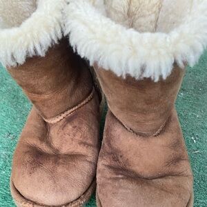 Preowned kids Ugg boots size 1